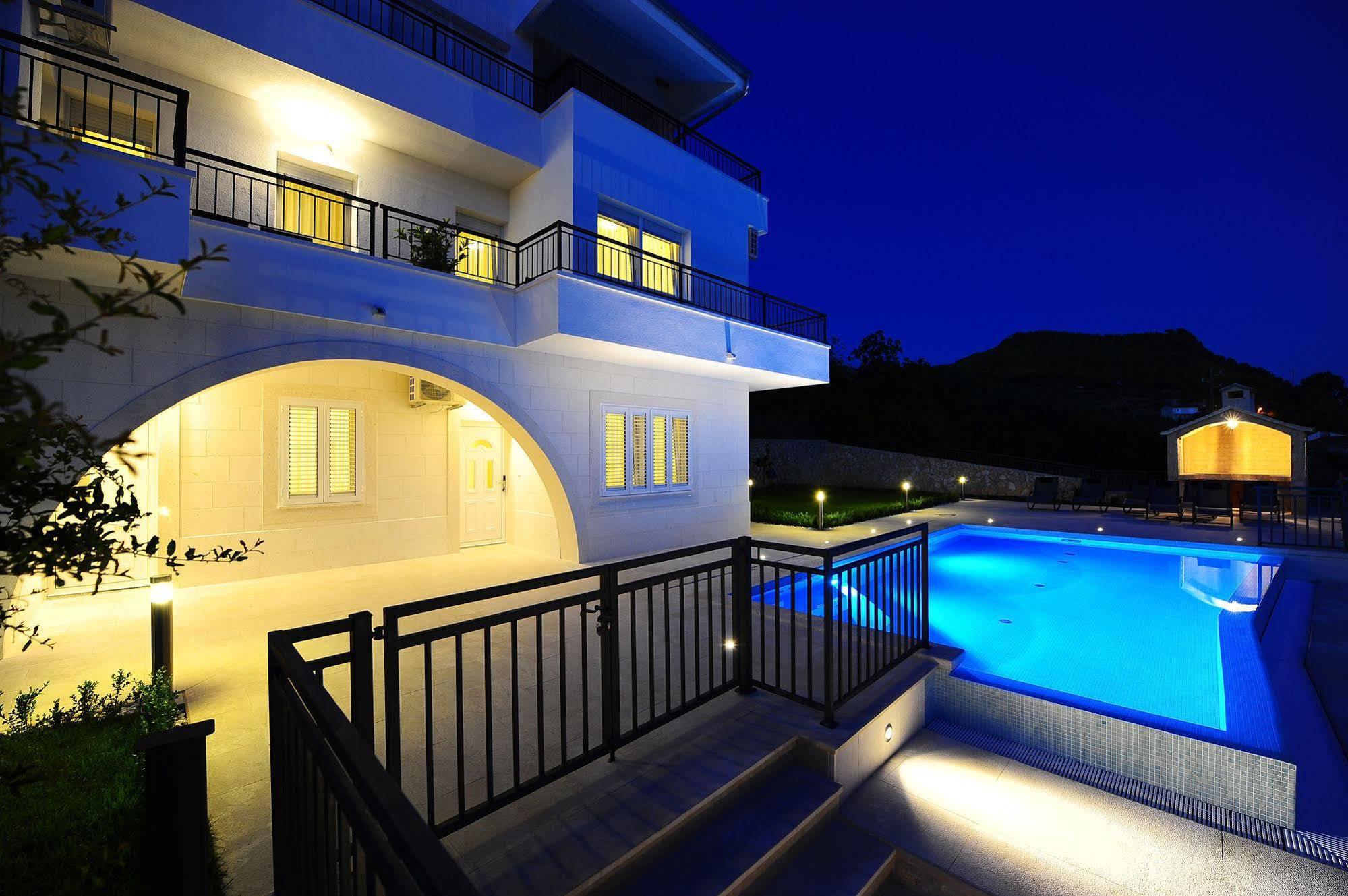 The One Resort Podstrana Exterior photo